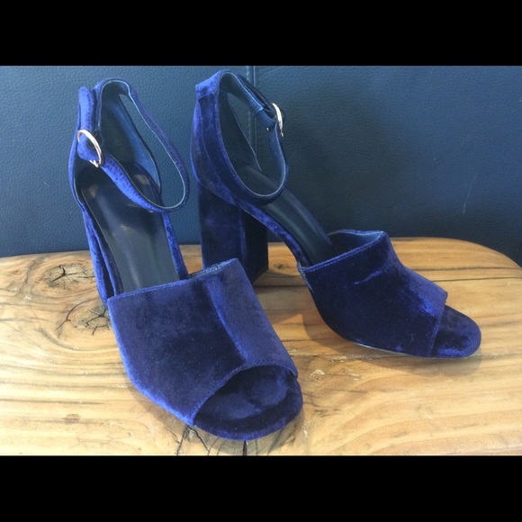 Heels - Picture 2 of 3